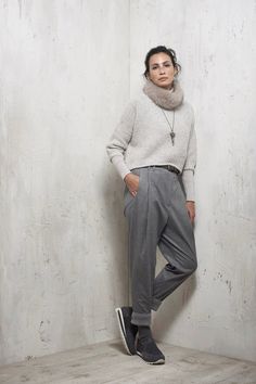 Moda Paris, Sweater Trends, Grey Outfit, Athleisure Fashion, Street Style Chic, Glamour Fashion, Fashion Shows, Fashion 2017, Fashion Wear