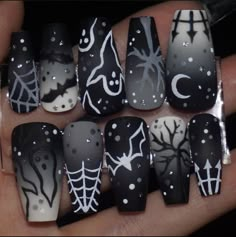 Pagan Nails, Halloween Witch Nails, Bat Nail Art, Bat Nails Art, Nerd Nails, Ongles Halloween, Fun Halloween Nails, Bat Nails, Horror Nails