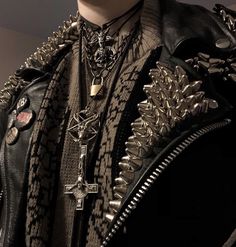 Alt Clothes Men, Battle Jacket, Smink Inspiration, New Rock, Punk Outfits, Alt Fashion, Alternative Outfits, Character Outfits, Punk Fashion