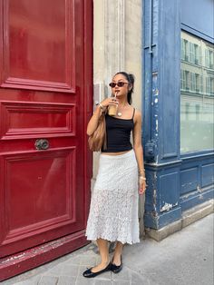 White Slip Skirt Outfit, Lace Midi Skirt Outfit, White Midi Skirt Outfit, Slip Skirt Outfit, White Midi Skirt, Midi Skirt Outfit