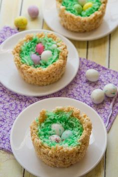 easter peeps cake Easter Rice Krispies, Easter Rice Krispie Treats, Peeps Cake, Food Decorating, Peeps Easter, Easter Nests, Kid Snacks, Krispies Treats, Easter Food