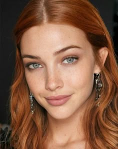 Ginger Hair Grey Eyes, Make Up Looks For Gingers, Red Hair Freckles Green Eyes, Make Up Looks For Redheads, Fall Makeup Pale Skin, Red Head Natural Makeup, Redhead Prom Makeup, Green Eyes Red Hair Makeup, Natural Makeup Looks For Redheads