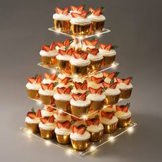 cupcakes are arranged in the shape of a christmas tree