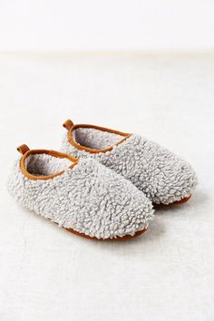 Cloud Slipper Slippers Cozy, Birkenstock Arizona, Comfy Cozy, Slide Slipper, Birkenstock, Me Too Shoes, Baby Shoes, Arizona, Urban Outfitters