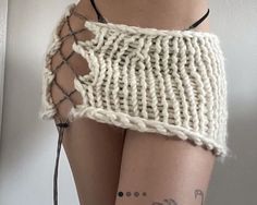 Crochet Leg Garter, I Follow Back, Aesthetic Retro, Crochet Business, Crochet Clothing And Accessories, Kawaii Crochet, Follow Back, Crochet Stitches For Beginners, Crochet Fashion Patterns