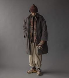 Japanese Grandma Style, Japanese Grandpa Style, Japanese Winter Fashion Men, Wool Coat Outfit Men, Trench Coat Street Style Men, Mens Japanese Fashion, Street Style Men Winter, Men’s Winter Street Outfits, Trench Coat Outfit Men