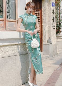 Blue Silk Qipao | Cheongsam Dress Elegant Blue Cheongsam For Spring, Modern Qipao Wedding, Chinese Silk Dress, Modern Qipao Dress, Blue Silhouette, Wedding Qipao, Qipao Wedding, Red Qipao, Chinese Prints