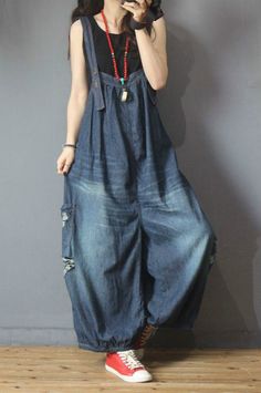 #overalls #jumpsuits #plussize Puffy Overalls, Loose Overalls Outfit, Big Overalls, Oversized Overalls Outfit, Hippie Overalls, Flared Overalls, Emma Outfits, Comfy Overalls, Denim Overalls Outfit