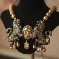 Magnificent Lion Shaped Vintage Pearl Necklace - Unique Fashion Statem – Glam Duchess Luxury Statement Gucci Jewelry, Vintage Pearl Necklace, Lion Jewelry, Lion Necklace, Pearl Necklace Vintage, Bach Party, Vintage Pearl, Succulent Garden, Necklace Unique