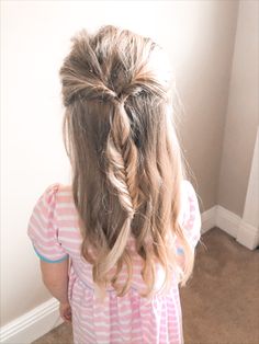 How to style a half twist fishtail braid for toddlers, little girls, or adults Toddler Mermaid Hair, Half Up Toddler Hairstyles, Girls Half Up Hairstyles Kids, Fishtail Braid How To, Fishtail Braid Tutorial, Bjd Hair, Wedding Hairstyles For Girls, Braid Half Up Half Down, Toddler Braids