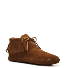 Minnetonka-Classic Moccasin Fringe Slipper Minnetonka's most iconic and traditional moccasin silhouette, the Classic Fringe Slipper, will keep your feet warm in trendy style. Men Classic, Trendy Style, Chukka Boots, Moccasins, Trendy Fashion, Ankle Boot, Slippers, Boots