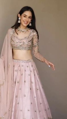 just buy ₹5500 and wear it well 😯😯 Sangeet Lehenga Designs For Bride, One Sleeve Lehenga, Bridesmaid Lehenga Look, Blouse Design For Lehenga Wedding, Lightweight Lehenga Designs, Pastel Gharara Wedding, Party Wear Lehenga Blouse Designs, Latest Lehenga Blouse Designs Wedding, Lehenga Design Latest