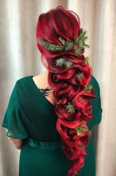 20 Christmas Hair Color Ideas 2024-2025 for Brunettes and Blondes with Short or Long Hair for Festive Look Christmas Hair Color Ideas 2022, Red Christmas Hair, Christmas Hair Styles For Women, Christmas Hair Ideas, Christmas Hair Color Ideas, Christmas Hair Color, Hair Color Unique, Holiday Hair, Peinados Recogidos