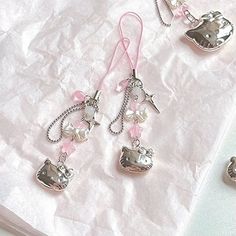 Hello Kitty Cell Phone Rope Chain Sanrio Anime Pendant Handmade Beads Strand Choker Bracelets Dangle Hello Kitty Phone, Kawaii Iphone Case, Phone Accessories Diy, Hello Kit, Kawaii Accessories, Phone Chain, Cat Pendants, Accessories Diy Jewelry, Acrylic Charms