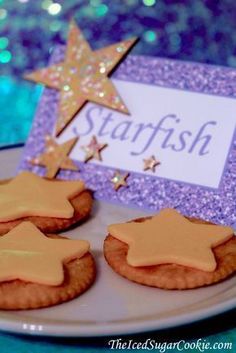 starfish cookies are on a plate with a sign in the background that says,'starfish '