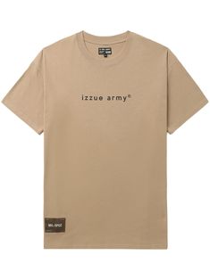 beige cotton jersey texture logo print to the front logo print to the rear appliqué detail crew neck drop shoulder short sleeves straight hem Beige Crew Neck T-shirt With Logo Print, Basic Beige T-shirt For Streetwear, Beige Text Print T-shirt With Crew Neck, Beige Crew Neck T-shirt With Text Print, Casual Beige T-shirt With Logo Print, Beige Graphic Tee With Logo Print, Beige Cotton T-shirt With Letter Print, Beige Crew Neck T-shirt With Letter Print, Beige Logo Print Top For Streetwear