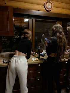 Looks Cinema, Best Cook, Aesthetic Friends, Always Forever, Pinterest Aesthetic, Friend Goals, Teenage Dream, Friend Photos, Instagram Story Ideas