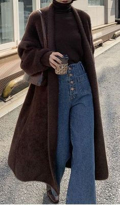 Artsy Elegant Outfit, Chic Nye Outfit, Big Shoulders Women Outfit, Uk Outfits, Vintage Clothing Styles, Sandal Tali, Mode Chanel, Mode Inspo, Maxi Skirts