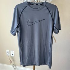 Men’s Nike Training Shirt Grey Nwt Medium Fashion Core, Nike Compression, Training Shirt, Baggy Clothes, Training Shirts, Nike Training