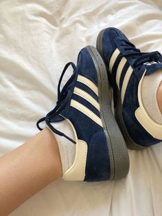 Navy Blue Fashion Aesthetic, Navy Clothes Aesthetic, Navy New Balance Outfit, Cool Sneakers Aesthetic, Adidas Spezial Navy Blue, Navy Blue Girl Aesthetic, Navy Girl Aesthetic, Navy Shoes Outfit, Navy Blue Girl