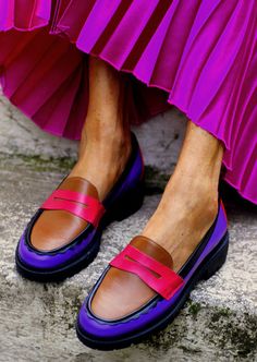 Handcrafted Artisanal Shoes & Sandals Purple Loafers, Heels Purple, Black Pearls, Shoes Outfit Fashion, Bridal Bag, Casual Chique, Sandals Outfit, Heart Fashion, Walking Boots