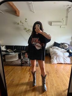 Oversized Tshirt, Neutral Outfit, Casual Outfit, Cowboy Boots, Everyday Style, Weekend Outfit T Shirt And Boots Outfit, Midsize Cowboy Boots Outfit, Cowgirl Boots Outfit Aesthetic, Black Dress Cowboy Boots Outfit, Black Cowboy Boots Outfit Summer, Cowboy Boots Outfit Casual, Black Dress And Cowboy Boots