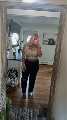 Mid Size Crop Top Outfit, Crop Top Midsize Outfit, How To Style A Crop Top Plus Size, Crop Top Midsize, Crop Top Maternity Outfit, Curvy Mom Outfits, Outfit Edit, Bod Goals, Work Appropriate Outfits