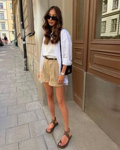 Tailored Shorts Outfit, Summer Shoes Trends, Cool Summer Outfits, Weekend Outfit, Summer Trends