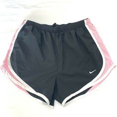 Nike Womens Fit Dry Running Training Shorts in Black Size Small S Brand:  Nike   Size:  Small Color:  Black, Pink Condition:  Great pre owned Measurements: Waist:  27 In Seam:  3 Total length:  11.5 See photos for more details, you will receive actual item pictured above. Before purchasing or Bidding:  Please ask any questions you may have, check all measurements, and review all photos before purchasing/bidding. Coloring:  Please note the actual items color(s) may very slightly due to variations Cheap Black Athletic Training Shorts, Affordable Nike Sportswear Athletic Shorts, Nike Rosa, Black Nike Shorts, Shorts High Waisted, Shorts Nike, Training Shorts, Nike Womens, Running Training