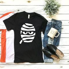 Fall Graphic Tee, Halloween Silhouette, Halloween Applique, Stickers Halloween, Fall Graphic, Halloween Shirts, Halloween Tees, Halloween Women