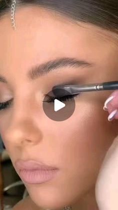 Eyeliner Techniques, Hair And Makeup Tips, Daily Makeup, Makeup For Beginners, Beauty Eyes, Eyeshadow Tutorial, Beauty Style, Landscape Wallpaper