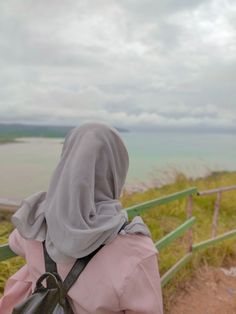 Ootd Foto, Hijabi Dpz, Muslimah Clothing, Hijab Hipster, Hijab Dp, Urdu Shayri, Muslim Fashion Hijab, Ootd Hijab, Muslim Girls