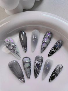 Experience the majesty of iron ore meteorites with our Iron Ore Meteorite press-on nails. Their extraterrestrial design is sure to bring out-of-this-world flair to your look! Transform your mani with a space-inspired style! Y2k Nails, Nail Swag, Beauty Nail