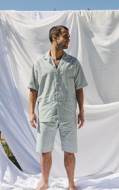 Tejido 70% Algodón 30% Lino. Mil rayas verde y blanco roto. Pijama dos piezas, corte clásico. Camisa de cinco botones, vivo blanco roto en el cuello y bermudas con abertura y botón. Disponible en tallas S, M y L. Las tallas son completas. Pijama personalizable. Diseñado y fabricado en Barcelona. Nuevo pijama de hombre corto para verano. Un mil rayas en tono verde oscuro lavado y blanco roto, un modelo que es masculino, favorecedor, elegante y muy veraniego. El tejido mezcla lino y algodón de la Sleepwear For Men, Pajamas For Men, Men's Pajamas, Luxury Pajamas, Pajama Robe, Mens Pajamas, Button Shirt, Pajamas Women