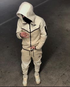 Cream Nike Tech, Psg Tracksuit Drip Men, Drill Outfit Men, Nike Outfits Men, Nike Tech Fleece Tracksuit, White Shoes Outfit