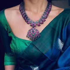 Silver Necklace Designs, Silver Jewellery Indian, Silver Jewelry Design, Green Saree, Silver Flatware, Elegant Saree