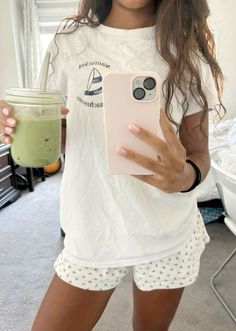 ๘♡ಎ cr to owner ( s ) ! 🎀 #thatgirl #itgirl #aesthetic #imjustagirl #inspo #hyperfeminine #girlygirl #flowers #pinterest #pink #coquette #dollette #matcha #healthy Matcha Aesthetic, Morning Matcha, Green Smoothie, Cute Fits, Comfy Fits, Comfy Outfits