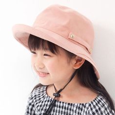 Cute wide brim bucket hat for kids aged 3-13, available in various colors. This high-quality cotton hat offers excellent UV protection with its wide brim and secure fit with an adjustable chin strap. The brim can be folded up or down for easy carrying, and an adjustable band inside ensures maximum comfort. Perfect for outdoor adventures, it's built to last through all playtime activities with durable stitching. Material: 50%cotton 50% linenBrim: 8cmSize:XXS:50-52cmXS:52-54cmS:54-56cm Wide Brim Bucket Hat, Leather Beret, Hat For Kids, Knit Beret, Personalized Hats, Hat Beret, Cotton Hat, News Boy Hat, Beret Hat