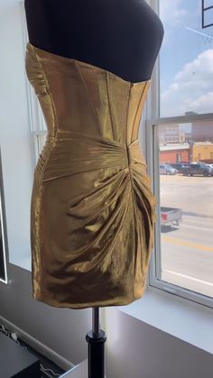 2024 sweetheart gold metallic tight short homecoming dress party dress #homecomingdress #homecoming2024 #hocodress #winterformal2025 #graduationdress #partydress #winterformaldress #fallball #balldress #highschoolball #juniorpromdress #pageantdress #cocktaildress #minidress #partydress #sweet16dress #birthdaydress #concertoutfit Glamorous Strapless Dress With Corset Back, Fitted Ruched Bodice Corset For Parties, Glamorous Strapless Dress With Corset Back And Fitted Bodice, Fitted Corset With Ruched Bodice For Parties, Mini Dress With Sweetheart Neckline And Boning, Party Corset With Sweetheart Neckline And Boning, Sweetheart Neckline Party Corset With Boning, Sweetheart Neckline Corset With Boning For Party, Party Corset With Boning And Sweetheart Neckline