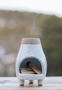 Incense Holder - Ceramic Chiminea – Elevation Goods Fun Pottery Ideas, Pottery Handbuilding Ideas, Ceramic Design Ideas, Useful Clay Projects, Clay Handbuilding, Ceramics Diy, Ceramic Incense Holder, Ceramic Incense, Speckled Clay