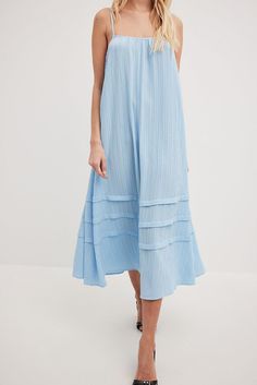 This midi dress features a flowy fit. It has a round neckline and adjustable, thin shoulder straps. This midi dress features ruffle details at the bottom. Midi Dress Wedding Guest, Crystal Wedding Dress, Plum Dress, Flowy Midi Dress, Marine Uniform, Midi Dress Style, Blue Wedding Dresses, Light Blue Dresses, Blue Midi Dress