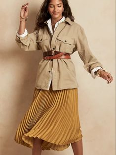 Brown Skirt Outfit, Skirt Outfit Casual, Mustard Skirt, Pleaded Skirt, Business Casual Fall, Spring Business Casual, Accordion Pleats, Midi Skirt Outfit, Satin Midi Skirt