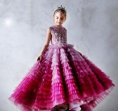 Pinterest Dresses Fluffy, Yellow Evening Dresses, Grey Evening Dresses, Beautiful Ball Gowns, Dresses Couture, Champagne Evening Dress, Gold Evening Dresses, Fuchsia Flower, First Communion Dress