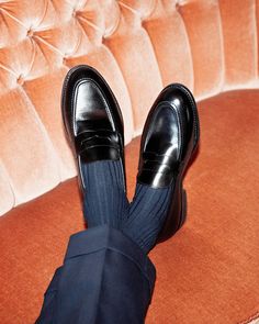 This outfit was included in What To Wear With Loafers: 18 Modern Outfits For Men. See more inspiration at ApeToGentleman.com Black Leather Loafers Outfit, Black Loafers Men, Penny Loafers Men, Loafers Outfit, Black Suede Loafers, Breaking In, Cream Shoes, Mens Outfit Inspiration