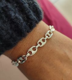 Pretty Coffee Bean bracelet in SILVER plate. Length 18+1 cms but it can be hung shorter. Tracked letter delivery. Bean Bracelet, Pretty Coffee, Bracelet In Silver, Coffee Bean, Chain Link Bracelet, Coffee Beans, Link Bracelets, Chain Link, Silver Plate