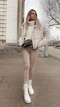 Athleisure Winter Outfits For Women, Ivory Combat Boots Outfit, Rome Winter Outfits What To Wear, Winter Stylish Outfits For Women, Winter Womens Outfits 2022, Cream Platform Boots Outfit, Winter Woman Outfits, New York Outfit Inspo Winter, Cozy Cold Weather Outfits