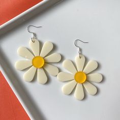 These earrings measure approximately 3 inches (7.6 cm) in length including hardware. Each flower is 2.2 inches (5.6 cm) in diameter.  The ear wires (sometimes called French hooks) are plated in sterling silver so they're great for sensitive ears. Sterling silver is also hypoallergenic and nickel-free.  As if that weren't enough, they're ALSO ultra lightweight, weighing about 6 grams each. Seventies Jewelry, 60s Jewelry, Retro Earrings, Silver Flower Earrings, Retro 60s, Earrings Big, Funky Outfits, Retro Earring, Comme Si