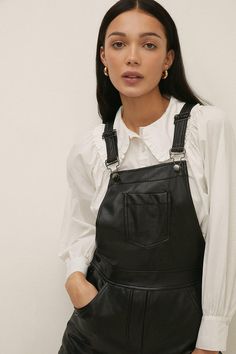 Style: DungareesFabric: Pu Notes Craft, Easy Outfit, Wardrobe Classic, Oasis Fashion, Style Tips, Fashion Face, Dungarees, Overall Shorts, Simple Outfits