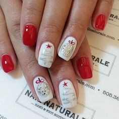 Festive Christmas Nail Designs for 2017. An outstanding Christmas nail art can help you get into the Christmas spirit.Hopefully you will find yours from this list and make you stand out this season. Vacation Nail Designs, 23 Runway, Unghie Sfumate, Holiday Nail Designs, Nail Colors Winter, Holiday Nail Art, Vacation Nails