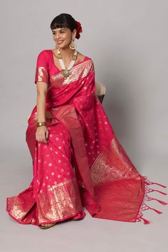 Elevate your charm with our Riya Rani & Gold Banarasi One Minute Saree, a masterpiece in magenta art silk. Adorned with intricate Banarasi and Zari embroidery, it weaves a tale of timeless elegance. With its seamless design and matching half-sleeve sweetheart neck blouse, this saree effortlessly combines tradition and trend, making you the soul of grace and style. About this Product Saree: Saree Color: Pink Saree Fabric: Art Silk Type of Work: Banarasi & Zari Trim: Zari with tassels Drape Style: Dola Silk Traditional Wear With Zari Weaving, Banarasi Silk Traditional Wear With Zari Weaving, Pink Meenakari Lehenga For Puja, Pink Meenakari Saree For Diwali, Pink Meenakari Traditional Wear For Eid, Pink Traditional Wear With Meenakari For Eid, Pink Paithani Silk Traditional Wear For Eid, Pink Meenakari Saree For Traditional Ceremonies, Pink Slub Silk Traditional Wear For Diwali